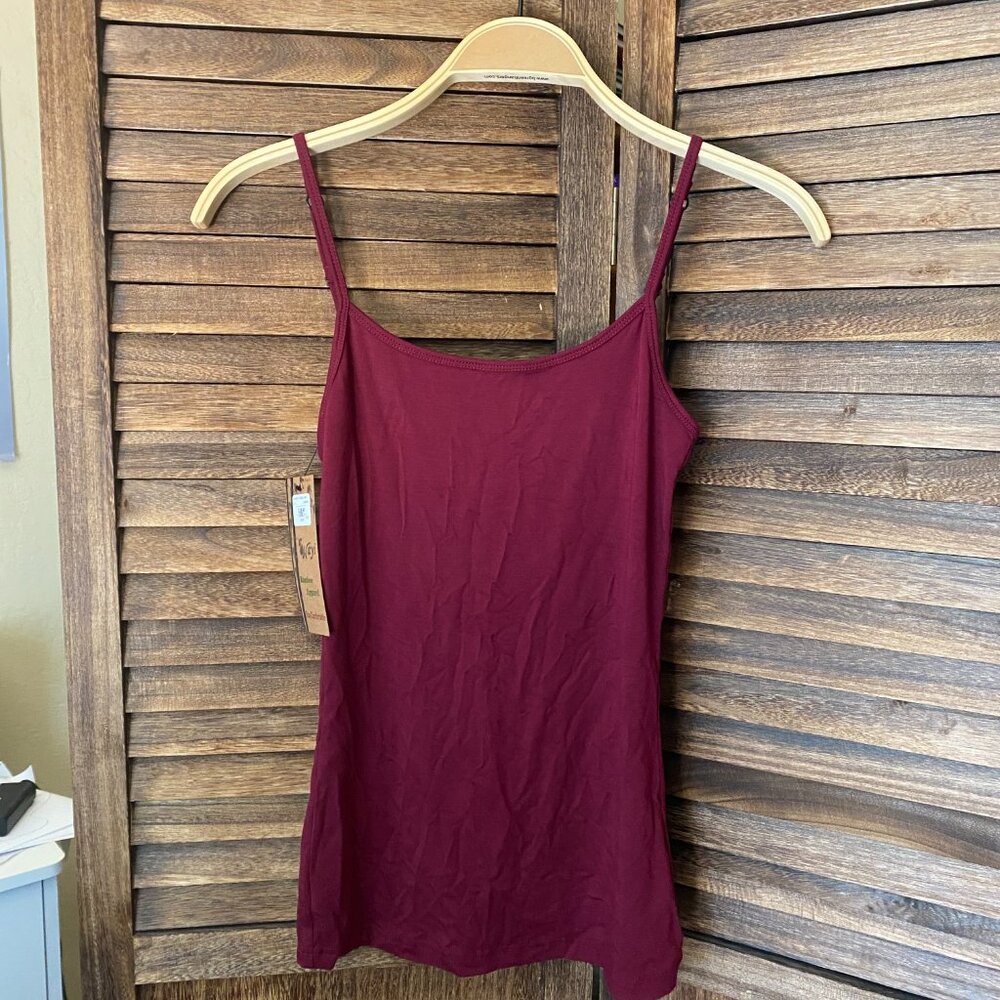 Wayi Classic Scoop Neck Snug Camisole Cranberry